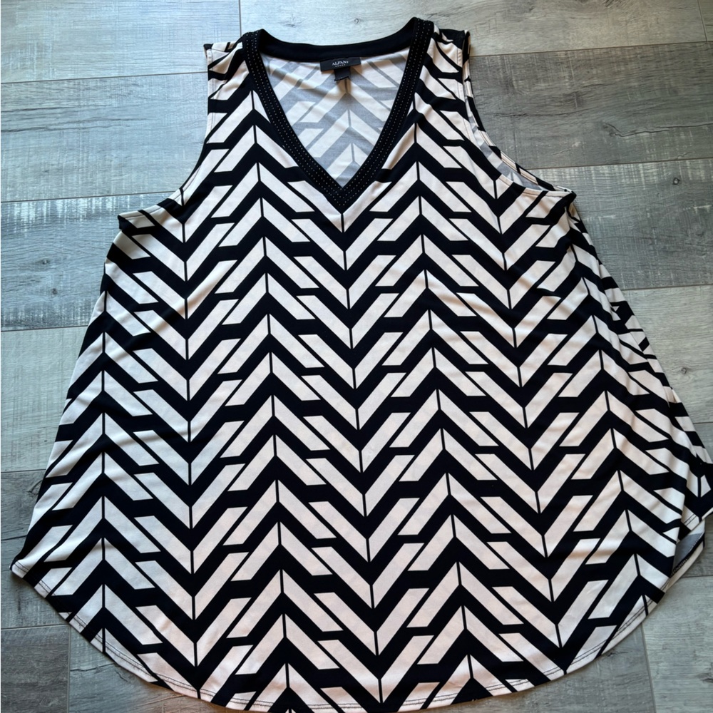 Alfani Black and Cream Chevron Tank Top 2X plus size